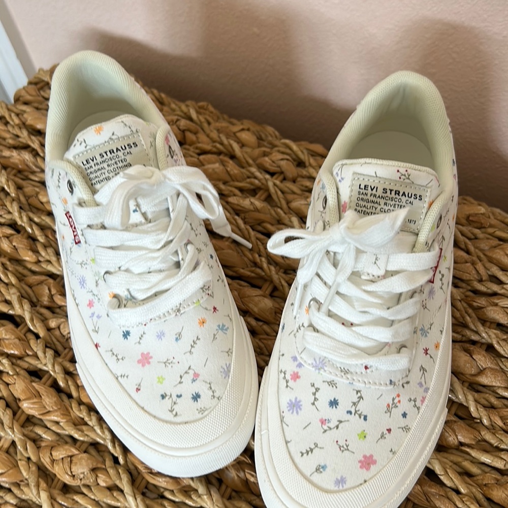 Levi Strauss Sneakers, size 7.5, like new